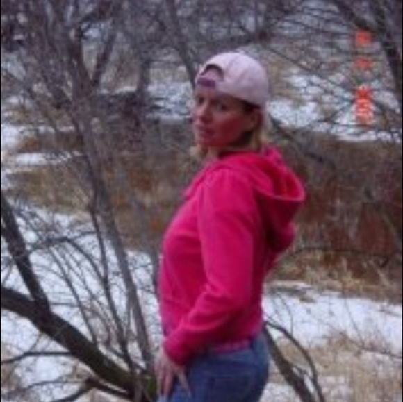 Meet your Posher, Deanna Sue - Picture 2 of 8